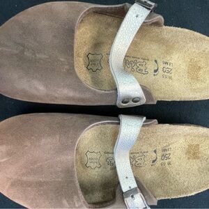 Birkenstock Brown Suede Clogs with Metallic Buckle ( 0099 )